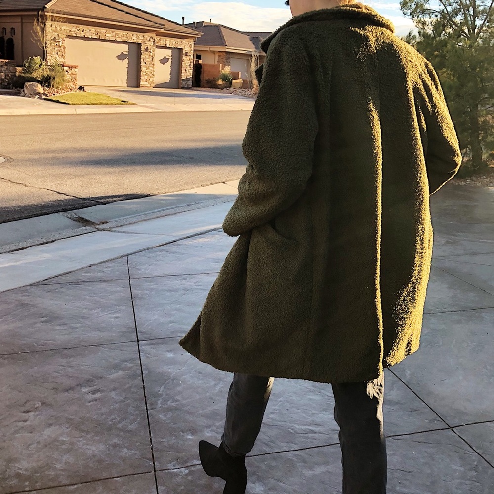 LAST ONE + HOST PICK🎉 Olive Green Teddy Coat - Picture 5 of 8